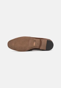 Pier One Leather - Slippers - Brown 10 Pier One Leather - Slippers - Brown -Boutique mote herrebutikk 0053af0645234743abd7c3b2c14a70e6 scaled