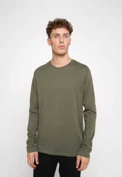 Pier One 5 Pack - Topper Langermet - Blue/White/Beige/Olive -Boutique mote herrebutikk 005509f4995c4cfe81921683258f650e scaled