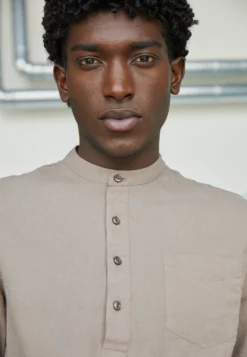 Pier One Skjorte - Taupe -Boutique mote herrebutikk 02bf2dafeb9f48aca132a39f3c9562ef scaled