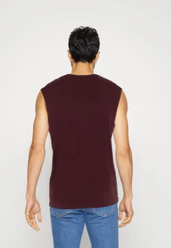 Pier One 2 Pack - Topper - Bordeaux/Black -Boutique mote herrebutikk 096d3b5a69ce412083f09d179299f7a8 scaled