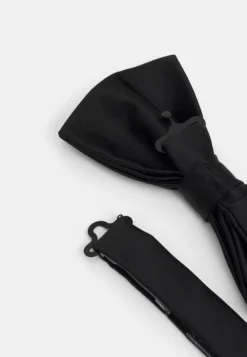 Pier One Set - Lommetørkle -Black -Boutique mote herrebutikk 0c31a86118a34f4aa1aaadb742e27768 scaled