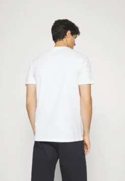 Pier One V Neck Bird Tonal 3 Pack - T-Shirts - White/Dark Green/Black -Boutique mote herrebutikk 0f13db0ef61044e1968e599be05b7931 scaled