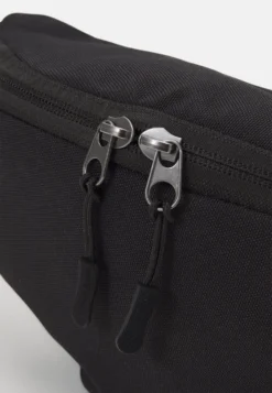 Pier One Rumpetaske - Black -Boutique mote herrebutikk 125683be70844f65a706e09415f5aff3 scaled