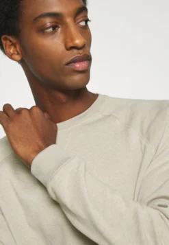 Pier One 2 Pack - Sweatshirt - Tan/Black -Boutique mote herrebutikk 130f2ba93fe9452a87e11d7afa8ef004 scaled