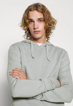 Pier One Strikkegenser - Grey -Boutique mote herrebutikk 1cc03040382941cf96d7f270f98ef423 scaled