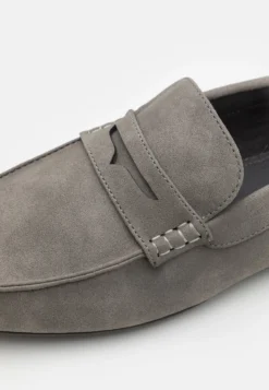 Pier One Slippers - Grey -Boutique mote herrebutikk 1d7263045fb4467ab1e914562c5ad6a5 scaled