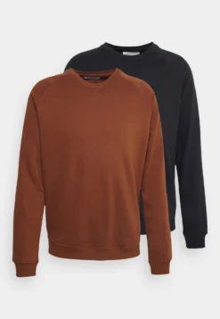 Pier One 2 Pack - Sweatshirt - Light Brown/Black -Boutique mote herrebutikk 20d5af7a1f2e420f88b4b487587cb91c scaled