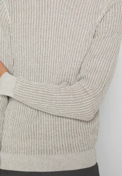 Pier One Strikkegenser - Mottled Light Grey 9 Pier One Strikkegenser - Mottled Light Grey -Boutique mote herrebutikk 215a63217c744e9794212966ca04ec8f scaled