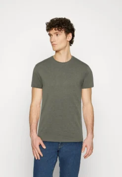 Pier One 3 Pack - T-Shirts - Brown/Beige/Light Blue -Boutique mote herrebutikk 2d9813754967445fb688ced30e1a0d2f scaled