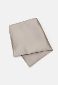 Pier One Set - Lommetørkle - Stone -Boutique mote herrebutikk 30a66b151b204ce08faeaede37f007a1 scaled