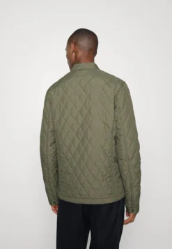 Pier One Lett Jakke - Olive -Boutique mote herrebutikk 318639a70d264f7885741280889fbae7 scaled