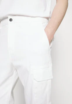 Pier One Cuffed Skinny Trouser- Cargobukse - White -Boutique mote herrebutikk 3210064fb06746c49b8f6da54ce68393 scaled