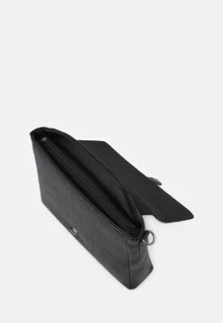 Pier One Stresskoffert - 802 - Black 7 Pier One Stresskoffert - 802 - Black -Boutique mote herrebutikk 34245e0c16c84a0caa16492be5d4e473