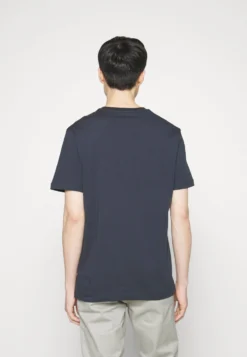 Pier One Cocktail Tee- T-Shirts Med Print - 503 - Dark Blue -Boutique mote herrebutikk 38497a2249dd47d5ae90f41ac9c92d30 scaled