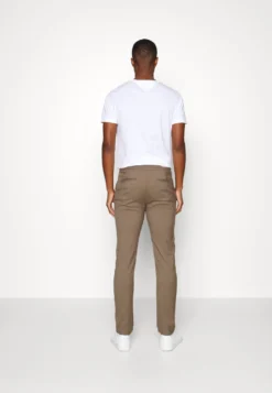 Pier One Chinos - Brown -Boutique mote herrebutikk 3b1a04b6cea3448cbd280175ba3b1e46 scaled