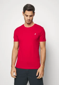 Pier One 3 Pack - T-Shirts Med Print - White/Dark Blue/Red -Boutique mote herrebutikk 3b54026a10de4978b57e13a7637f37ba scaled