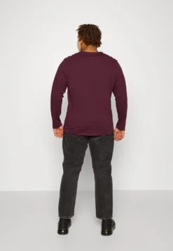 Pier One 2 Pack - Topper Langermet - Dark Grey/Red -Boutique mote herrebutikk 3b8fa643cb9c403bbbb0da26d97504ed scaled