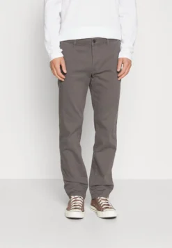 Pier One 2 Pack - Chinos - Dark Grey/Beige -Boutique mote herrebutikk 3ce886b921194fdaa21cfca2cf88a7e9 scaled