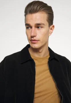 Pier One 5 Pack - T-Shirts - Brown/White/Black -Boutique mote herrebutikk 41bdebd242374d019f64e1060d47972d scaled