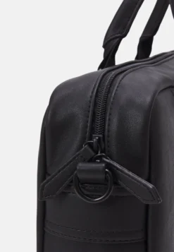 Pier One Dataveske - Black -Boutique mote herrebutikk 44abbd3f0a534cbf86947e307e4279cd scaled