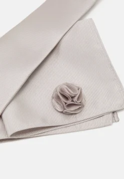 Pier One Set - Andre Accessories - Silver -Boutique mote herrebutikk 452e98d41bb04aa69987b4e354cb6b93 scaled