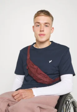 Pier One T-Shirts - Dark Blue 15 Pier One T-Shirts - Dark Blue -Boutique mote herrebutikk 48b2f9bddc484b27ad89910aff503822 scaled