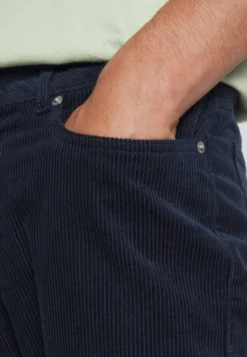 Pier One Corduroy - Bukse - Dark Blue -Boutique mote herrebutikk 4a62c5c14b3942dd807a08dcdf55b80a scaled