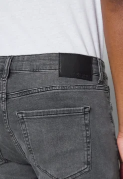 Pier One Jeans Straight Leg - Grey 9 Pier One Jeans Straight Leg - Grey -Boutique mote herrebutikk 4c6420e394df46488021caf95d5c1f3a scaled