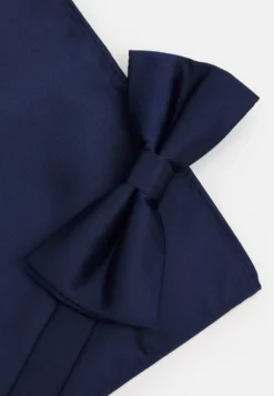 Pier One Set - Lommetørkle -Dark Blue -Boutique mote herrebutikk 4d3d06ee29cd456e8d877f6a3ce17af0 scaled