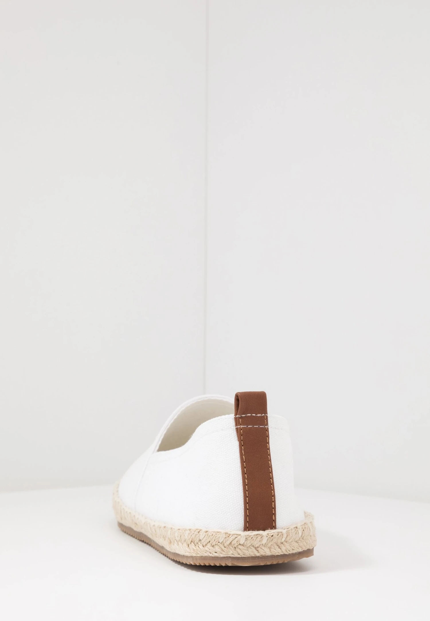 Pier One Rena Espadrille Unisex - Loafers - White 4 Pier One Rena Espadrille Unisex - Loafers - White - Bilde 4