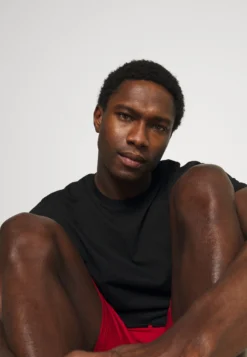 Pier One 3 Pack - Pyjamasbukse - Black/Mottled Dark Grey/Red -Boutique mote herrebutikk 4f57fa2361ff43dba0b55c4847802e72 scaled