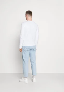 Pier One 5 Pack - Topper Langermet - White/Dark Blu/Grey -Boutique mote herrebutikk 501e285d599547fa8b3d97a7168757c4 scaled