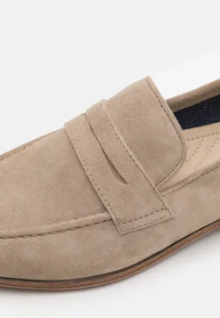 Pier One Leather - Slippers - Beige 11 Pier One Leather - Slippers - Beige -Boutique mote herrebutikk 52d211ef3a154ec88c15f789062f84e4 scaled