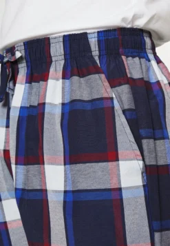 Pier One 2 Pack - Pyjamasbukse - 503 - Dark Blue_302 - Red -Boutique mote herrebutikk 546da8875dc74061b47afe0d749ab0be scaled