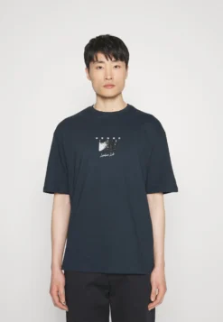 Pier One Sense Tee- T-Shirts Med Print - Dark Blue