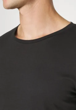 Pier One 2 Pack - Topper Langermet - Black/Mottled Dark Grey -Boutique mote herrebutikk 58d184c68d6a4efb93849263615dae84 scaled