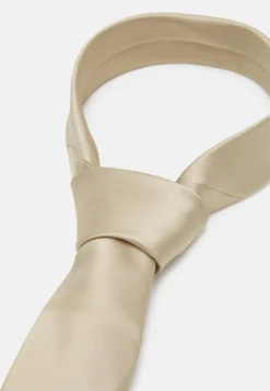 Pier One Set - Lommetørkle - Beige -Boutique mote herrebutikk 58ff8de6125544d1ad433f32cd7b1f91 scaled