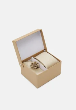 Pier One Set - Andre Accessories - Beige 13 Pier One Set - Andre Accessories - Beige -Boutique mote herrebutikk 5dfa39d4f14a47e495c04fd8aad3fb4e scaled