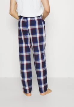 Pier One 2 Pack - Pyjamasbukse - 503 - Dark Blue_302 - Red -Boutique mote herrebutikk 61f2048aa9de4452822bf981b723ea2e scaled