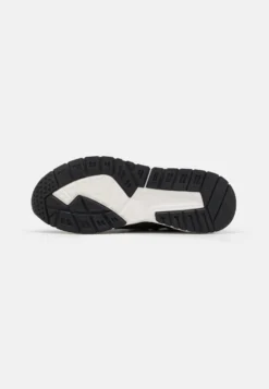 Pier One Unisex - Joggesko - Black -Boutique mote herrebutikk 631ed858c07d492fab7852eeec4dc5a9 scaled