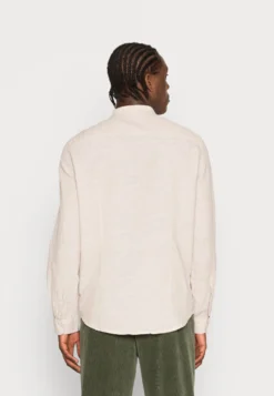 Pier One Skjorte - Mottled Beige 7 Pier One Skjorte - Mottled Beige -Boutique mote herrebutikk 631eec6a08874e3795994026ba1c3479 scaled