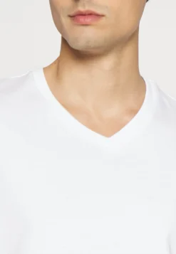 Pier One V Neck Bird Tonal 3 Pack - T-Shirts - White/Dark Green/Black -Boutique mote herrebutikk 6444200bd8f344c784d9b07b508a7cc2 scaled