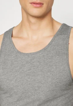 Pier One Rib Vestlue - Undertrøye - Grey/White/Blue -Boutique mote herrebutikk 651f5eab990948179a19a8d8a182168d scaled