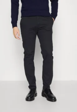 Pier One 2 Pack - Chinos - Black/Olive -Boutique mote herrebutikk 68e92ec3628f4d9088e05da9b3803388 scaled