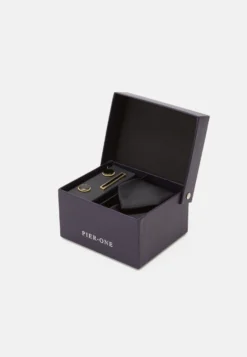 Pier One Set - Lommetørkle - Black 14 Pier One Set - Lommetørkle - Black -Boutique mote herrebutikk 694a847acb5d4452be025fc6f3dd0a29 scaled