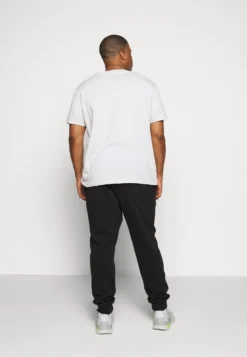 Pier One Joggebukse - Black -Boutique mote herrebutikk 699521bb2749412dbeafcb45a7d1ceb2 scaled