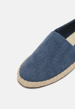 Pier One Rena Espadrille Unisex - Loafers - Blue -Boutique mote herrebutikk 69f55e7ee599423eb80d704c281669e0 scaled