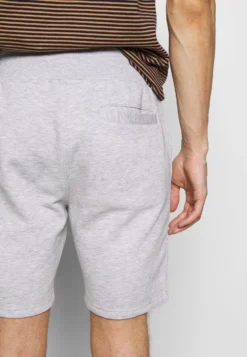 Pier One 2 Pack - Shorts -Light Grey /Black -Boutique mote herrebutikk 6ba6400f66f84542b84ee27faefc2a3b scaled