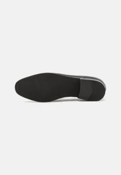 Pier One Leather - Slippers - Black 10 Pier One Leather - Slippers - Black -Boutique mote herrebutikk 761a83da72df470e81f9edd7fd5e8f71 scaled
