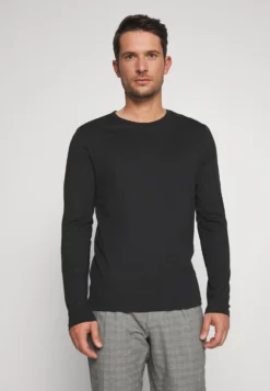 Pier One 2 Pack - Topper Langermet - White/Black -Boutique mote herrebutikk 77d1f130bf974783921531825fa29315 scaled